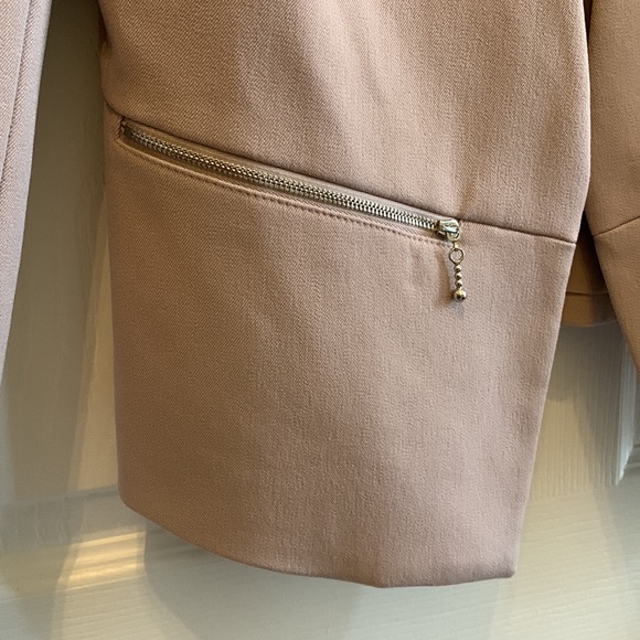 Express Blazer - Picture 3 of 13